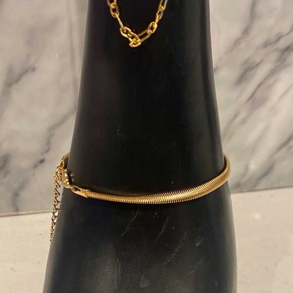 Elegant Gold Chain & Bracelet - Picture 5 of 8